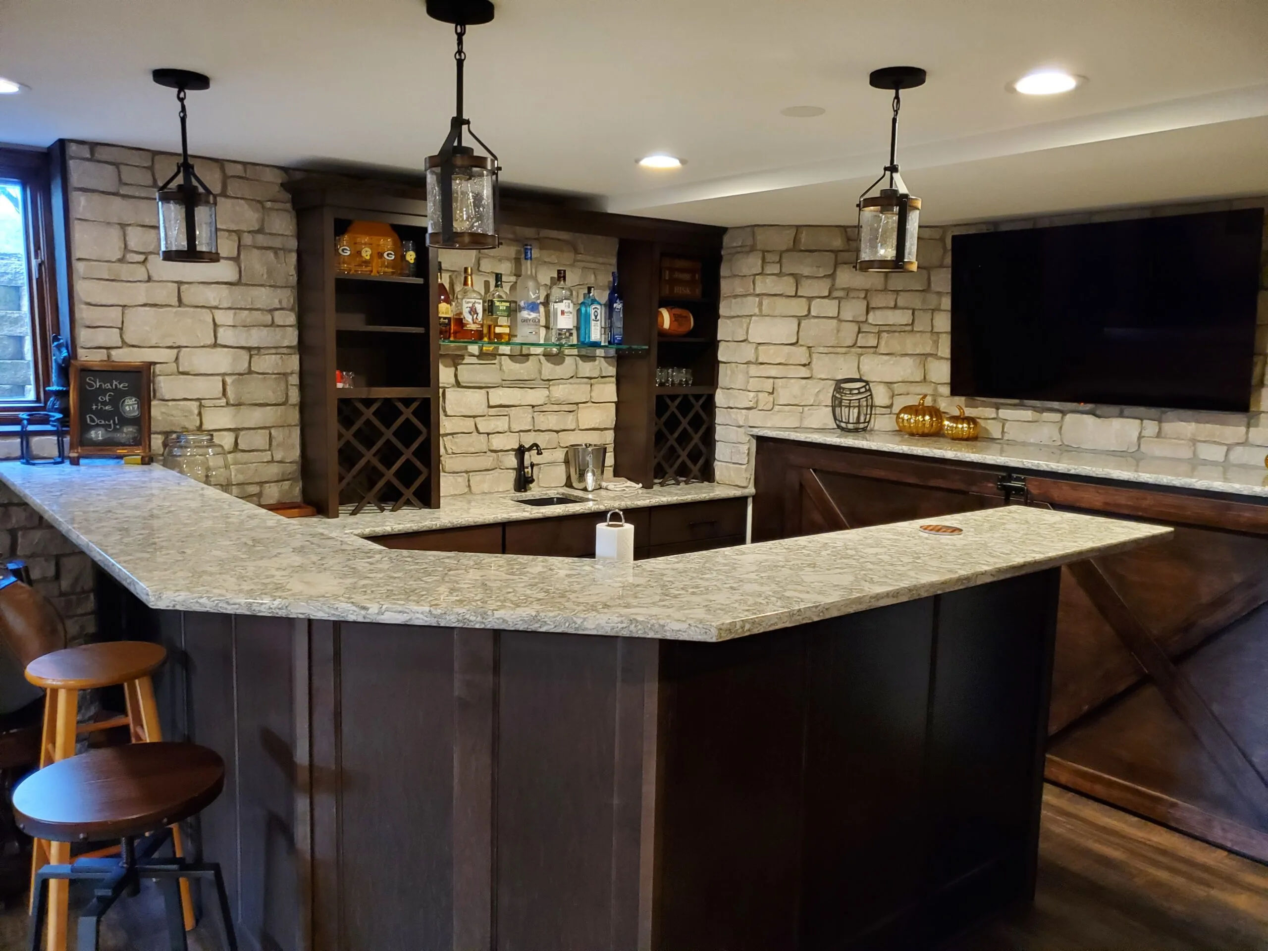 Basement wet bar with seating