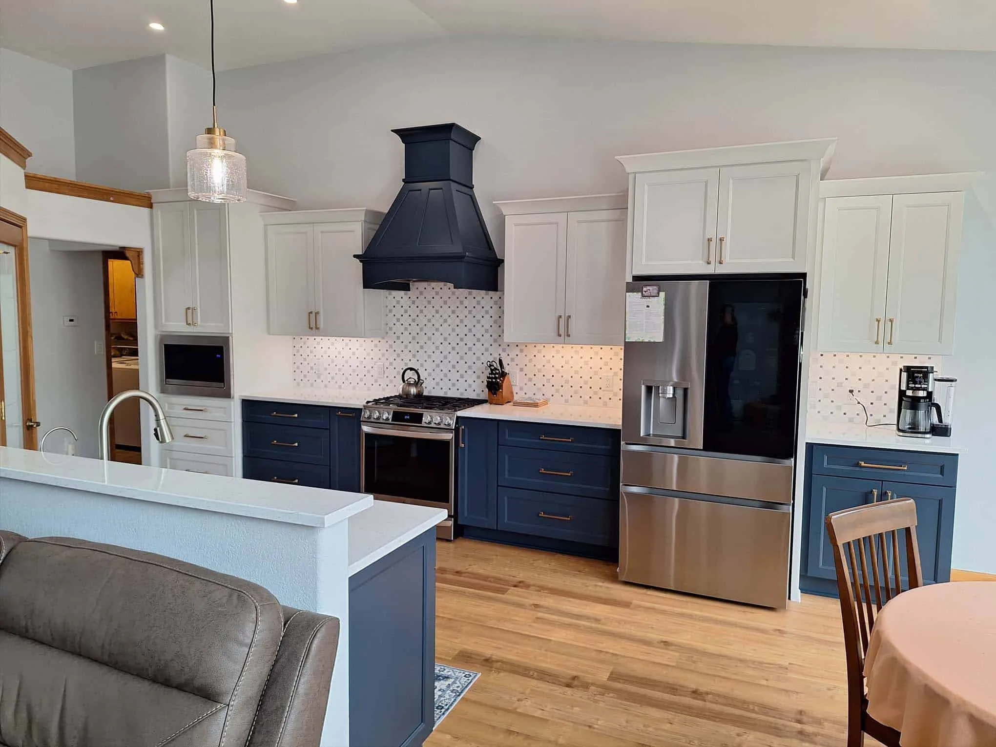 Kitchen with navy range hood